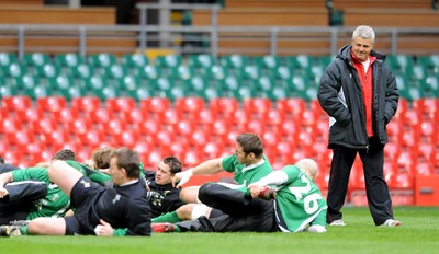 04.02.09 - Wales Rugby Training - Wales Head coach Warren Gatland at a training session ahead of his sides Six Nations match against Scotland 