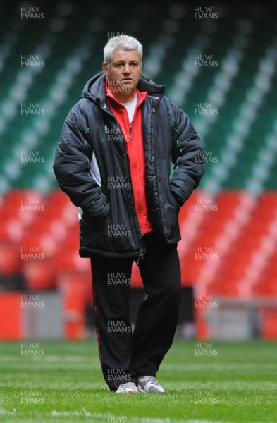 04.02.09 - Wales Rugby Training - Wales Head coach Warren Gatland at a training session ahead of his sides Six Nations match against Scotland 