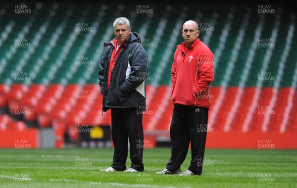 04.02.09 - Wales Rugby Training - Wales Head coach Warren Gatland  and defence coach Shaun Edwards at a training session ahead of their sides Six Nations match against Scotland 