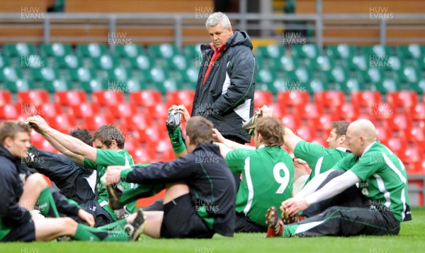 04.02.09 - Wales Rugby Training - Wales Head coach Warren Gatland at a training session ahead of his sides Six Nations match against Scotland 
