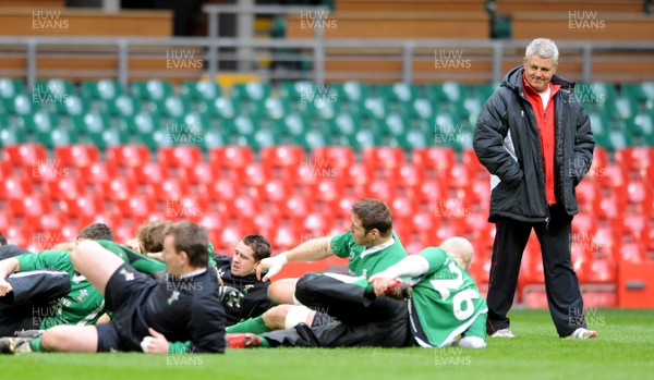04.02.09 - Wales Rugby Training - Wales Head coach Warren Gatland at a training session ahead of his sides Six Nations match against Scotland 