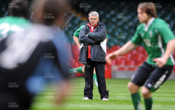04.02.09 - Wales Rugby Training - Wales Head coach Warren Gatland at a training session ahead of his sides Six Nations match against Scotland 