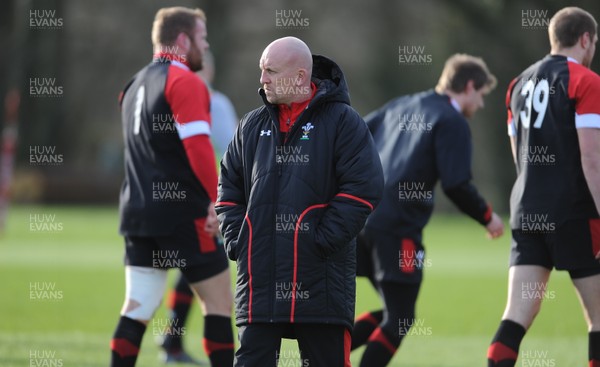 040213 - Wales Rugby Training -Defence coach Shaun Edwards during training