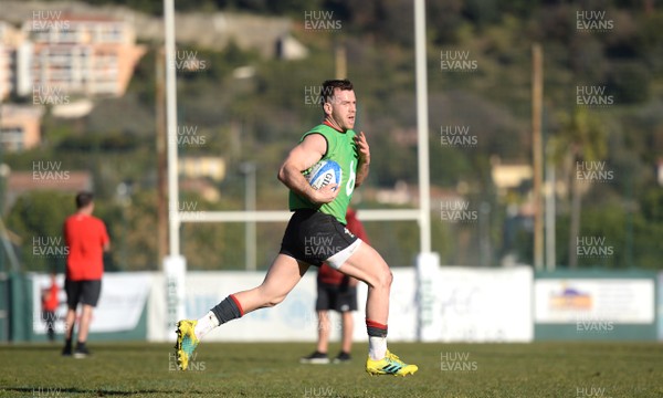 040219 - Wales Rugby Training - Gareth Davies during training
