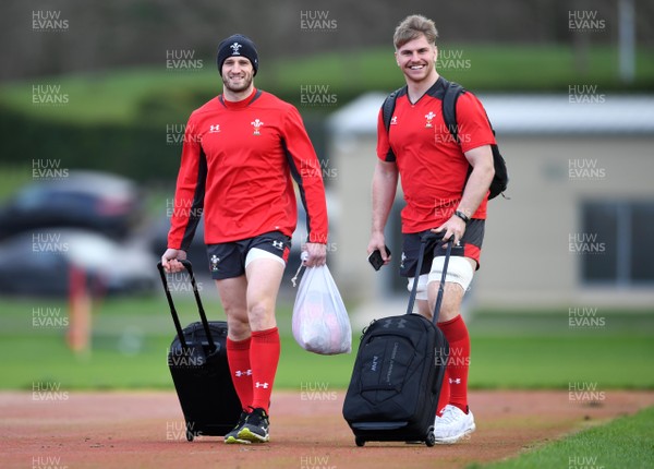 040220 - Wales Rugby Training - Jonah Holmes and Aaron Wainwright during training
