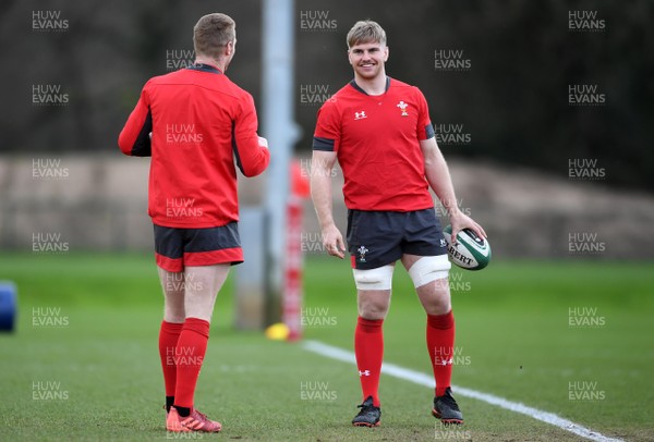 040220 - Wales Rugby Training - Johnny McNicholl and Aaron Wainwright during training