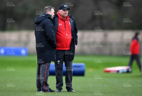040220 - Wales Rugby Training - Jonathan Humphreys and Wayne Pivac during training