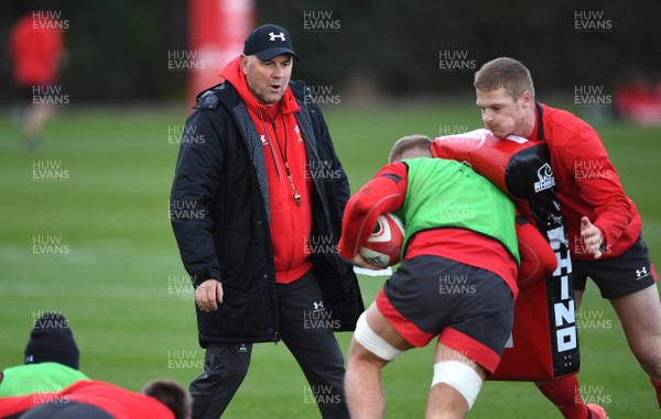 040220 - Wales Rugby Training - Wayne Pivac during training