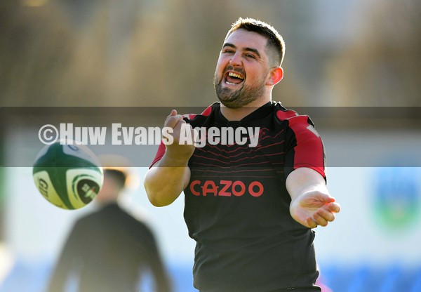 040222 - Wales Rugby Training - Wyn Jones during training