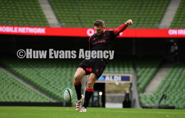 040222 - Wales Rugby Training - Dan Biggar during training