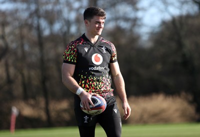 040226 - Wales Rugby Training ahead of their first Six Nations game against England - Reuben Morgan-Williams during training
