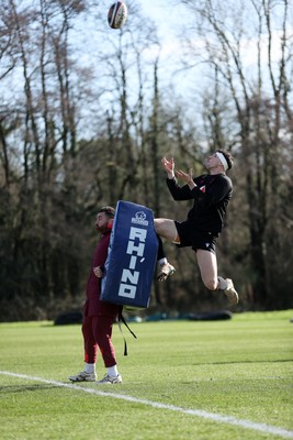 040226 - Wales Rugby Training ahead of their first Six Nations game against England - Tom Rogers during training