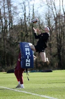 040226 - Wales Rugby Training ahead of their first Six Nations game against England - Tom Rogers during training