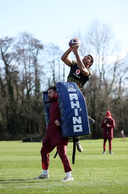 040226 - Wales Rugby Training ahead of their first Six Nations game against England - Gabriel Hamer-Webb during training
