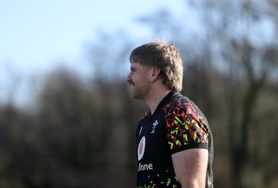 040226 - Wales Rugby Training ahead of their first Six Nations game against England - Aaron Wainwright during training