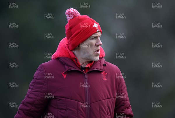 040226 - Wales Rugby Training ahead of their first Six Nations game against England - Steve Tandy, Head Coach during training
