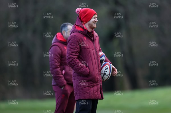 040226 - Wales Rugby Training ahead of their first Six Nations game against England - Rhys Patchell, Kicking Coach during training