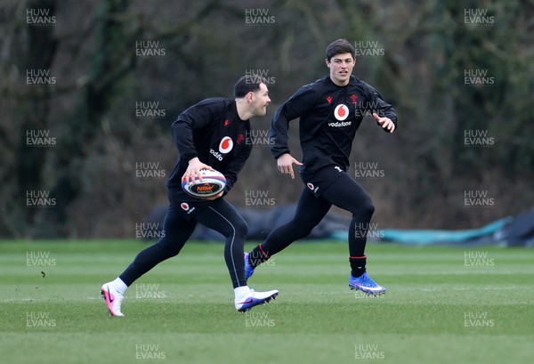 040226 - Wales Rugby Training ahead of their first Six Nations game against England - Tomos Williams and Louis Rees-Zammit during training