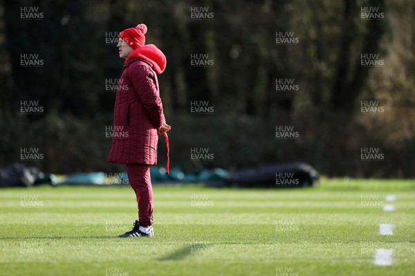 040226 - Wales Rugby Training ahead of their first Six Nations game against England - Steve Tandy, Head Coach during training