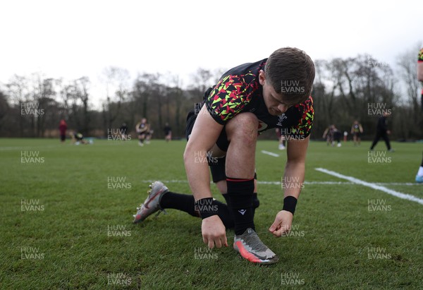 040226 - Wales Rugby Training ahead of their first Six Nations game against England - Alex Mann during training