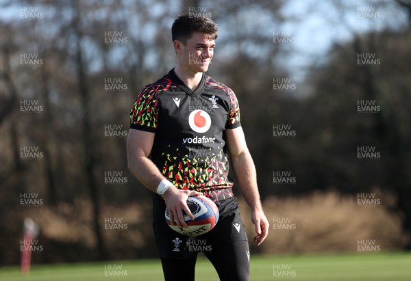 040226 - Wales Rugby Training ahead of their first Six Nations game against England - Reuben Morgan-Williams during training