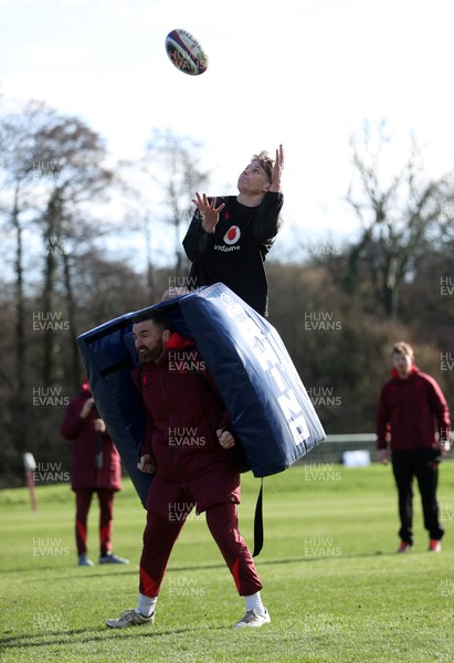 040226 - Wales Rugby Training ahead of their first Six Nations game against England - Ellis Mee during training