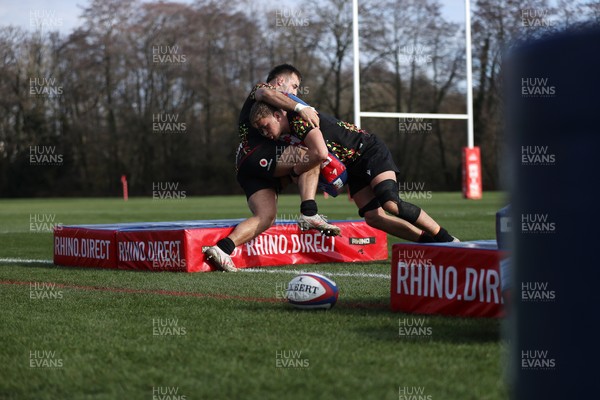 040226 - Wales Rugby Training ahead of their first Six Nations game against England - Liam Belcher and Alex Mann during training