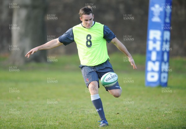 04.03.08 - Wales Rugby Training - Lee Byrne in action during training 
