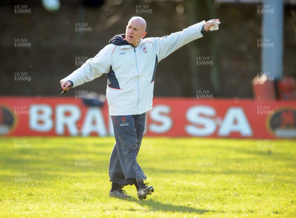 04.03.08 - Wales Rugby Training - Wales Defence coach, Shaun Edwards makes a point during training 