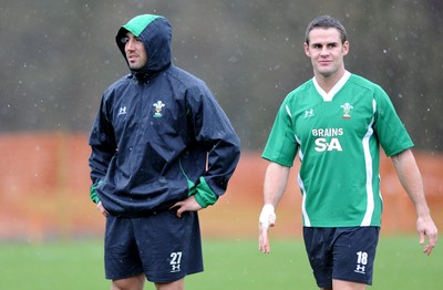 04.03.09 - Wales Rugby Training - Gavin Henson and Lee Byrne look on during training. 