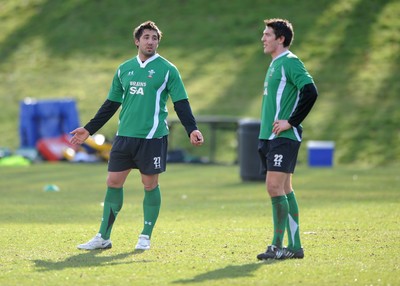 04.03.09 - Wales Rugby Training - Gavin Henson and James Hook during training. 