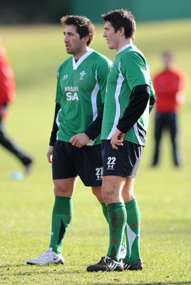 04.03.09 - Wales Rugby Training - Gavin Henson and James Hook during training. 