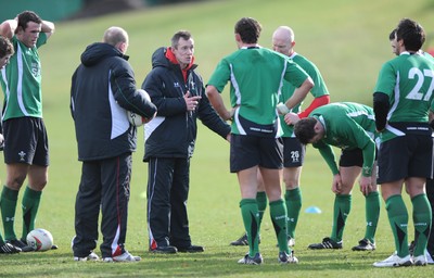 04.03.09 - Wales Rugby Training - Rob Howley(backs coach) makes a point during training. 