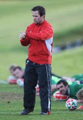 04.03.09 - Wales Rugby Training - Craig White(national squad performance manager) makes a point during training. 