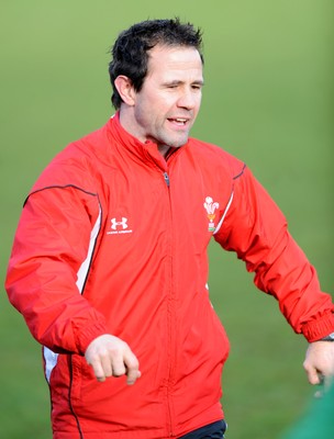 04.03.09 - Wales Rugby Training - Craig White(national squad performance manager) makes a point during training. 