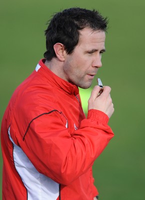 04.03.09 - Wales Rugby Training - Craig White(national squad performance manager) makes a point during training. 