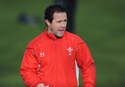 04.03.09 - Wales Rugby Training - Craig White(national squad performance manager) makes a point during training. 