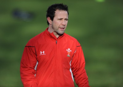 04.03.09 - Wales Rugby Training - Craig White(national squad performance manager) makes a point during training. 