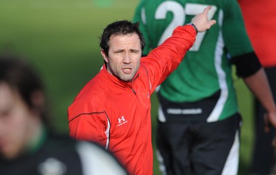 04.03.09 - Wales Rugby Training - Craig White(national squad performance manager) makes a point during training. 