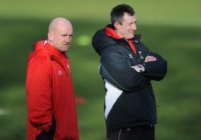 04.03.09 - Wales Rugby Training - Shaun Edwards(defence coach) and Rob Howley(backs coach) during training. 