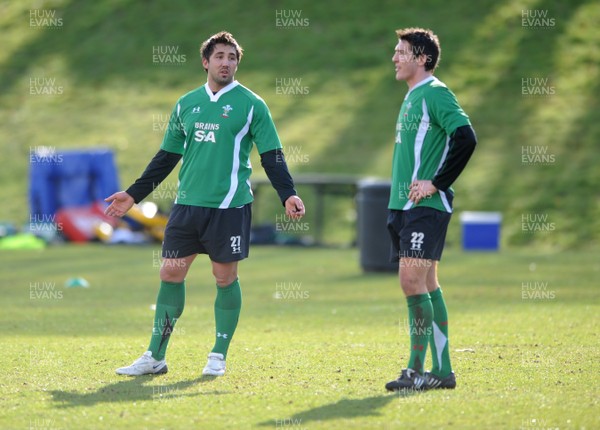 04.03.09 - Wales Rugby Training - Gavin Henson and James Hook during training. 
