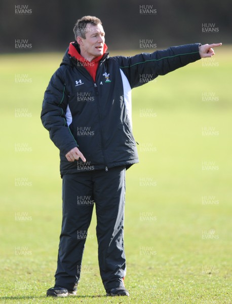 04.03.09 - Wales Rugby Training - Rob Howley(backs coach) makes a point during training. 