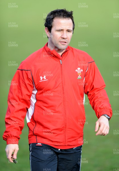 04.03.09 - Wales Rugby Training - Craig White(national squad performance manager) makes a point during training. 
