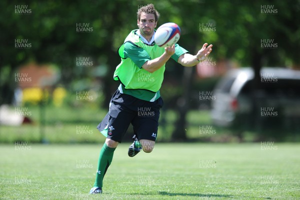 04.06.09 - Wales Rugby Training - Nicky Robinson in action during training. 