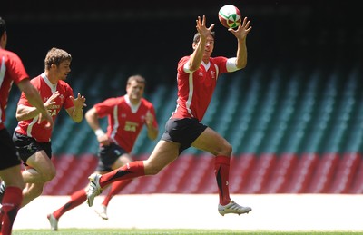 04.06.10 - Wales Rugby Captains Run - James Hook in action during training. 