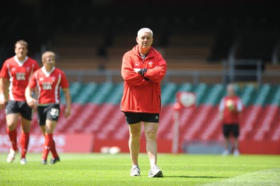 04.06.10 - Wales Rugby Captains Run - Head coach Warren Gatland during training. 