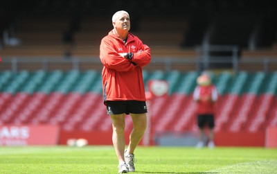 04.06.10 - Wales Rugby Captains Run - Head coach Warren Gatland during training. 