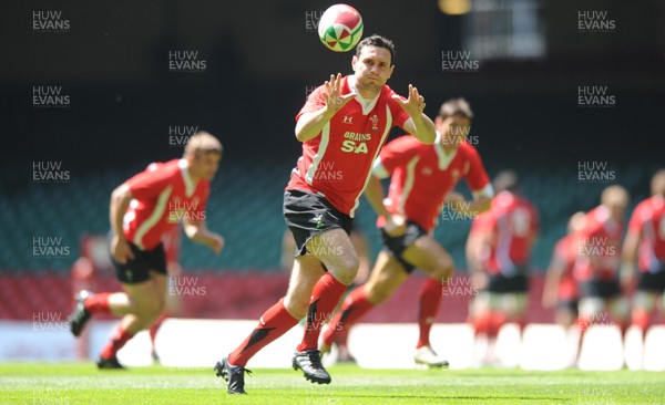 04.06.10 - Wales Rugby Captains Run - Stephen Jones in action during training. 