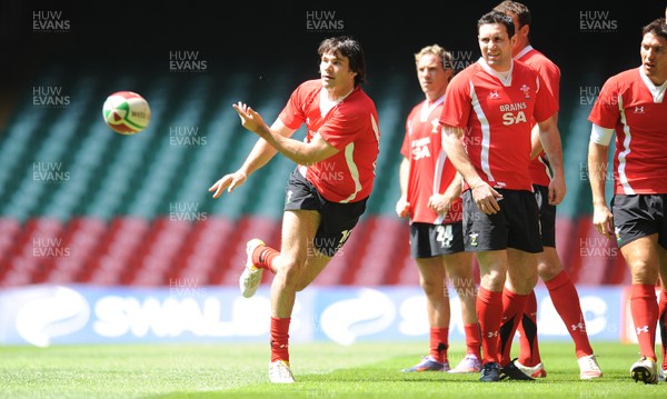 04.06.10 - Wales Rugby Captains Run - Mike Phillips in action during training. 