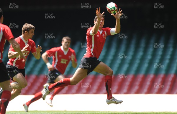 04.06.10 - Wales Rugby Captains Run - James Hook in action during training. 